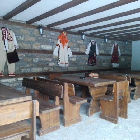 Hera Guest House Chiflik Bagian luar foto