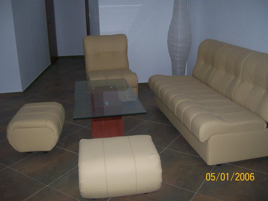 Hera Guest House Chiflik Bagian luar foto