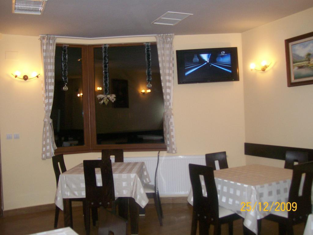 Hera Guest House Chiflik Bagian luar foto