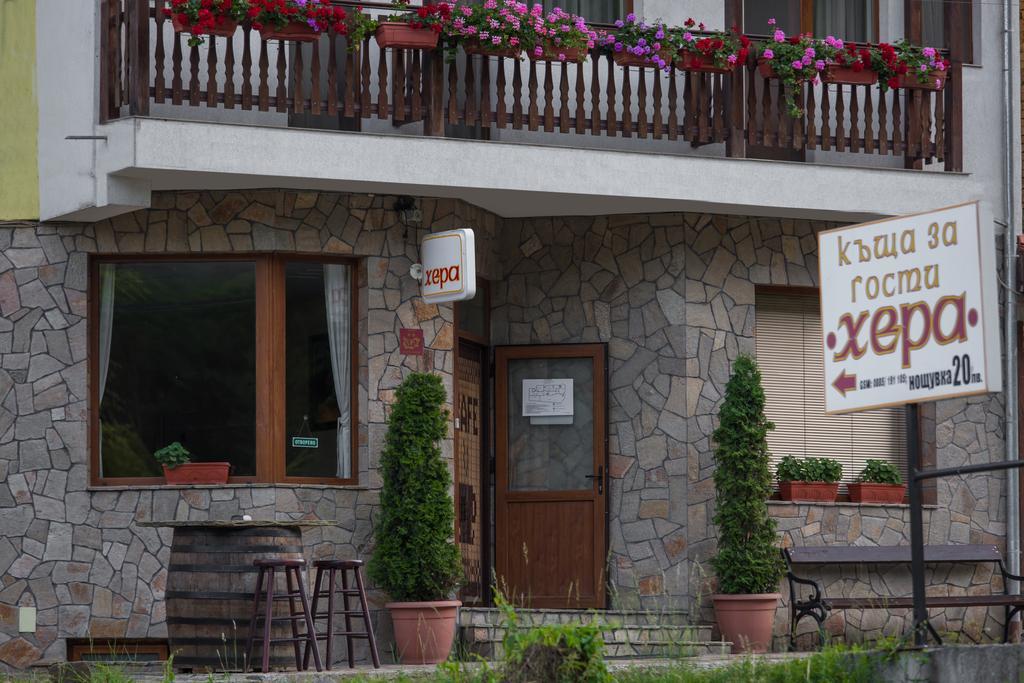 Hera Guest House Chiflik Bagian luar foto
