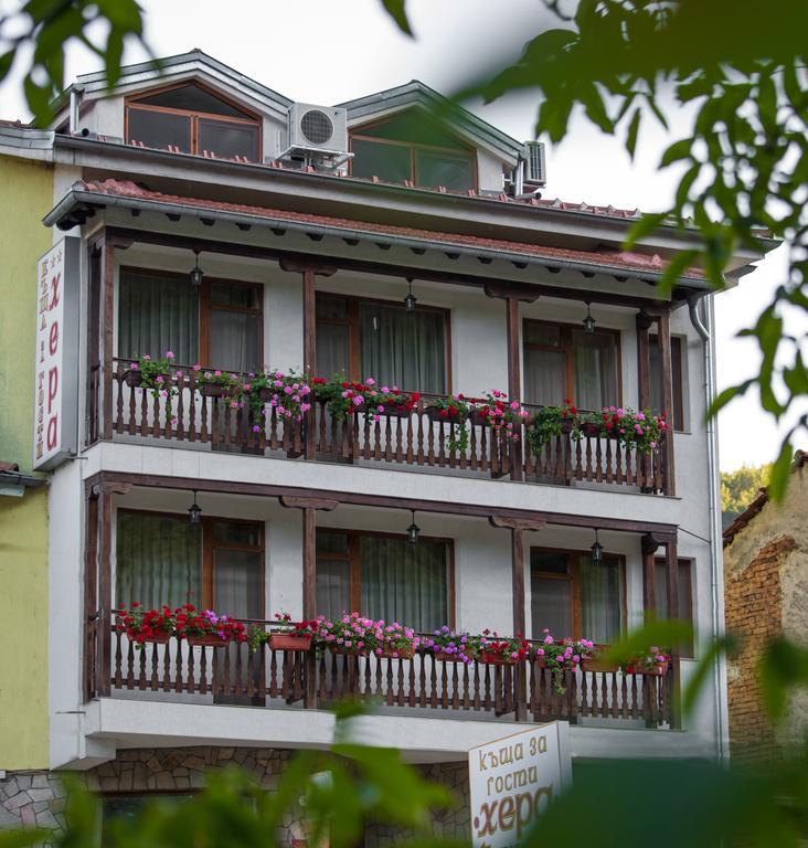 Hera Guest House Chiflik Bagian luar foto