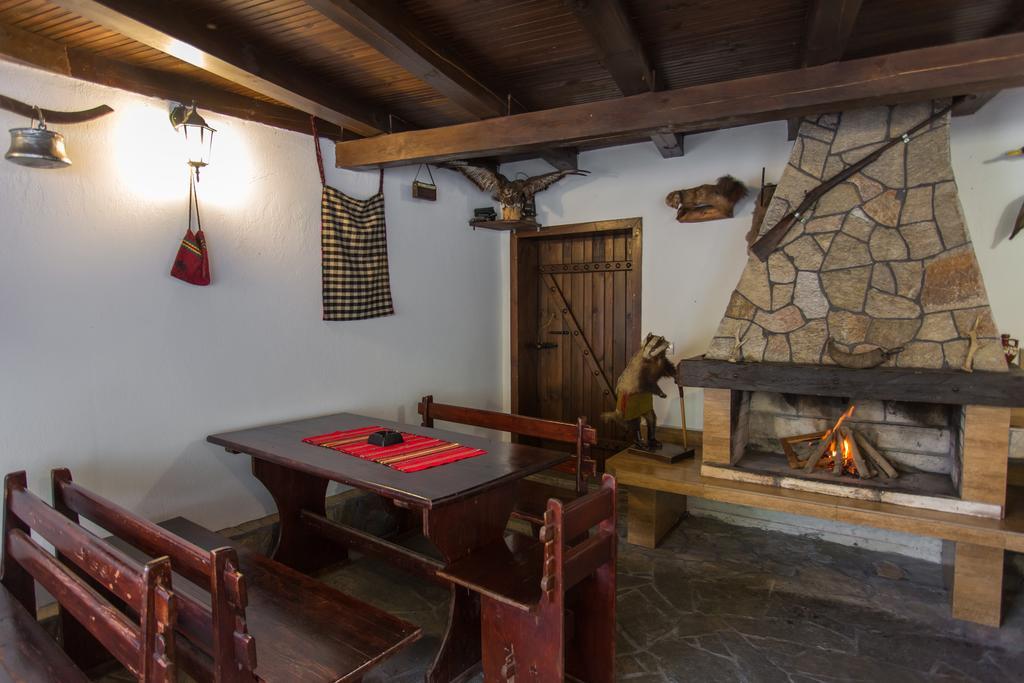 Hera Guest House Chiflik Bagian luar foto