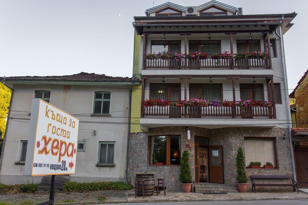 Hera Guest House Chiflik Bagian luar foto