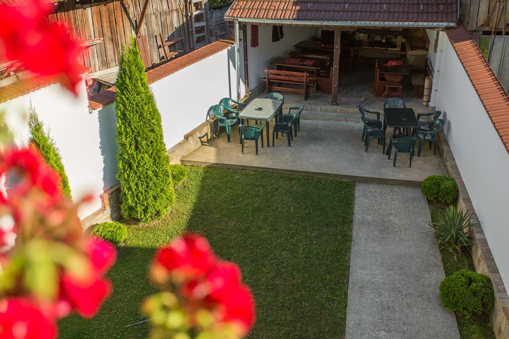 Hera Guest House Chiflik Bagian luar foto