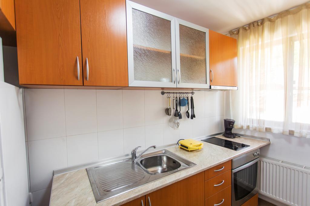 Hera Guest House Chiflik Bagian luar foto