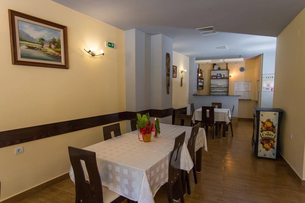 Hera Guest House Chiflik Bagian luar foto